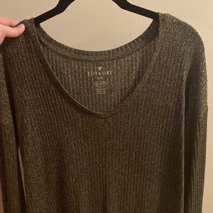 American eagle Forrest green v neck shirt, size Medium, in good condition.